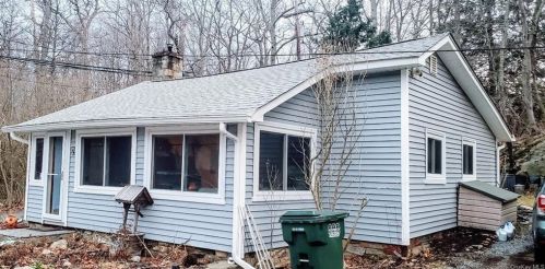 2 Oakdale Rd, Tompkins Corners, NY 10579-1523