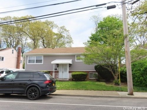 587 Meacham Ave, Floral Park NY  11003-3803 exterior