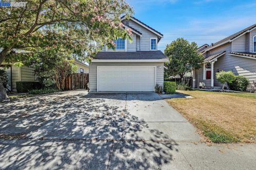 942 Bellflower St, Livermore, CA 94551-6924