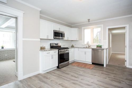 157 Shepherd St, Chicopee, MA 01013-2033