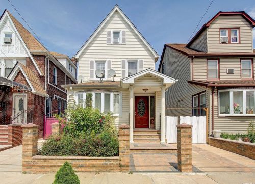 90-29 211th St, Jamaica, NY 11428-1013