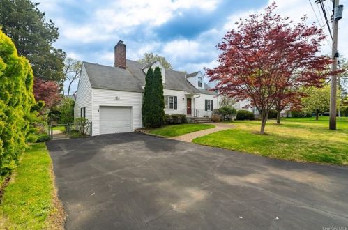 43 Poe St, Hartsdale, NY 10530-1042