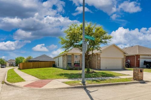 9901 Amaryllis Ln, Fort Worth TX  76108-6507 exterior