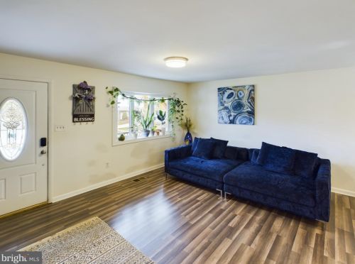 4801 Kempair Dr, Woodbridge VA  22193-4632 exterior