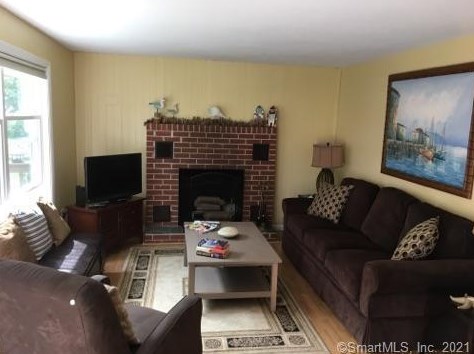 72 Hillcrest Rd, Niantic CT  06357-2053 exterior