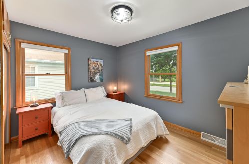 181 Glenview Ave, Milwaukee WI 53213-3323 exterior