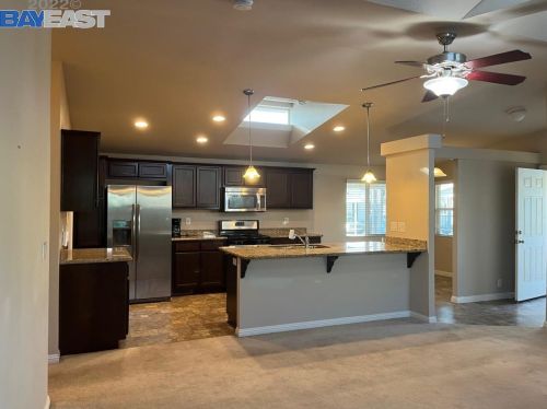 1462 Salamanca Ave, Hayward CA  94544-6256 exterior