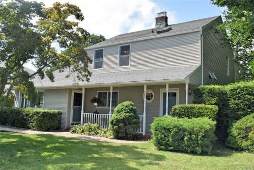 117 Lexington St, Westbury, NY 11590-2909