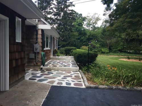 180 Corey Pl, Huntington Station, NY 11746-2037