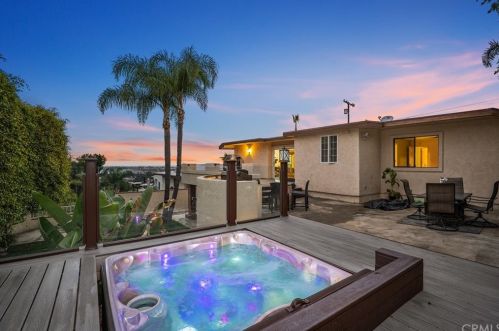3703 Baker St, San Diego, CA 92117-6006