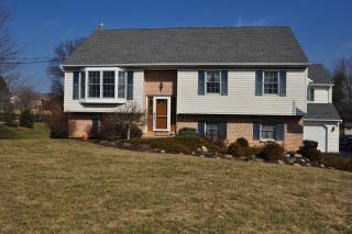 4131 Hickory Rd, Schnecksville, PA 18078-2454