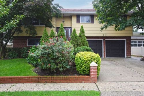 915 Cedar Ln, Woodsburgh, NY 11598-2134