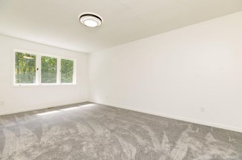 11 Oldham Rd, Raymond NH  03077-1609 exterior