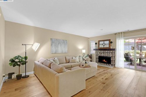 7426 Stonedale Dr, Pleasanton CA  94588-3737 exterior