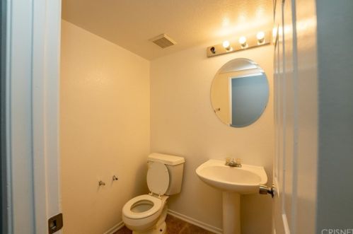 43234 Vineyard Dr, Lancaster CA  93535-4920 exterior