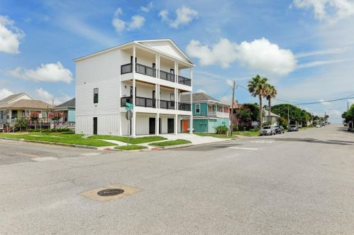 1302 13th St, Galveston TX  77550-8205 exterior