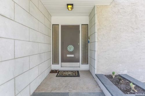 360 Cumberland St, Englewood, NJ 07631-4702