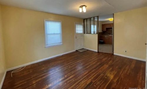 167 Dupont Pl, Bridgeport CT  06610-1401 exterior