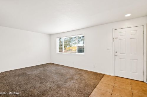 954 Desert Ave, Tucson, AZ 85711-2040