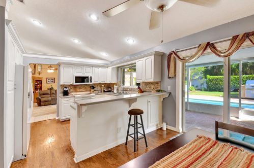 9911 Majestic Way, Boynton Beach FL  33437-3303 exterior