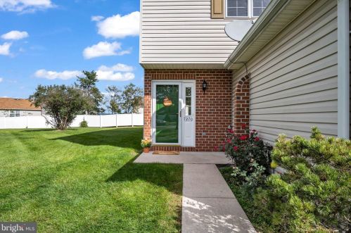 7270 Huntingdon St, Harrisburg, PA 17111-5279