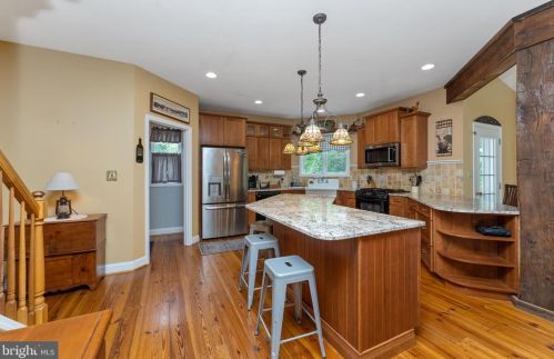 185 Clover Ln, Perkiomenville PA  18074-9485 exterior