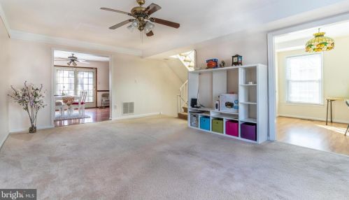 8031 Sleepy View Ln, Springfield VA  22153-2921 exterior