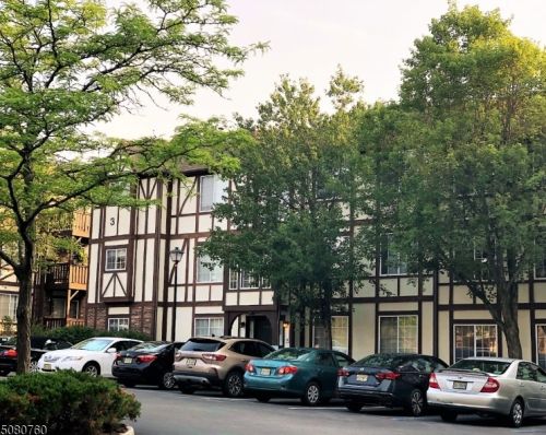 33 Village Dr, Morristown NJ  07960-7313 exterior