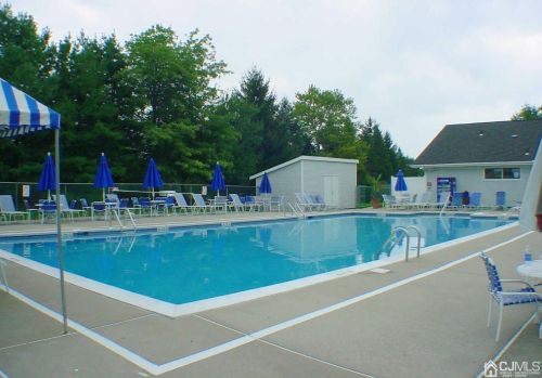 75 Whitehead Ln, East Brunswick NJ  08816-5633 exterior