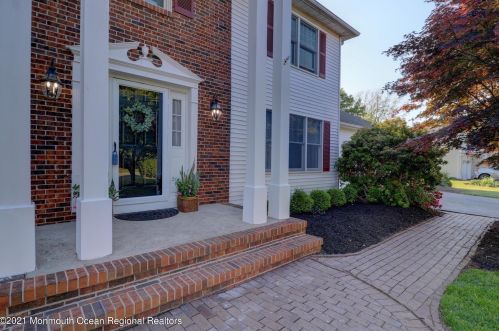 22 Green Meadow Dr, Tinton Falls, NJ 07724-2768