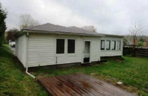 11 Orchard St, Stoneboro, PA 16153-3927