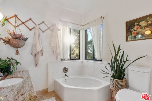 21629 Saddle Peak Rd, Topanga CA  90290-3415 exterior