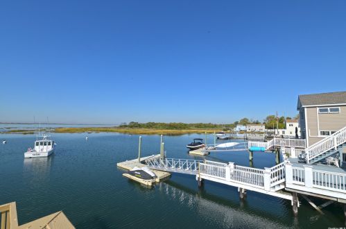 429 Cross Bay Blvd, Far Rockaway NY  11693-1056 exterior