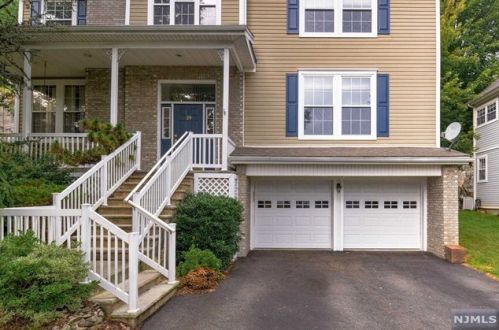 39 Skytop Rdg, Oakland, NJ 07436-2355