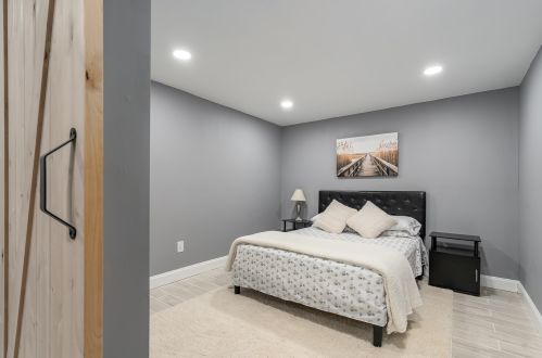 4 Ames Rd, Brookline NH  03033-2304 exterior