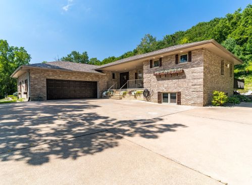 148 Mcintosh Rd, La Crescent, MN 55947-1074