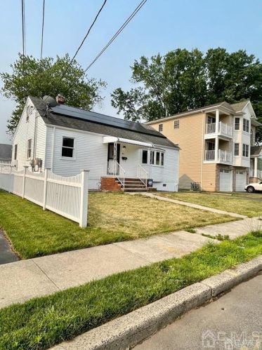 201 Campbell St, Woodbridge NJ  07095-2305 exterior