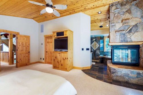 12764 Ski Slope Way, Truckee CA  96161-6615 exterior