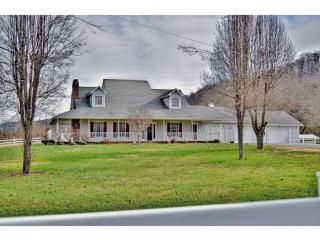 1019 Winters Private Dr, Elizabethton, TN 37643-6250
