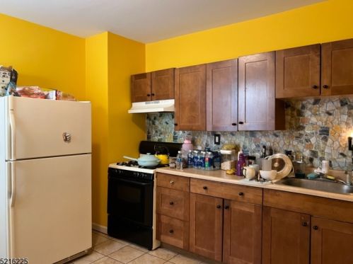 65 Grove St, Bloomfield NJ  07003-5648 exterior