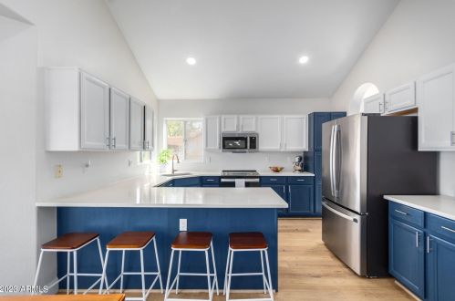 260 Baylor Ln, Gilbert, AZ 85233-8354