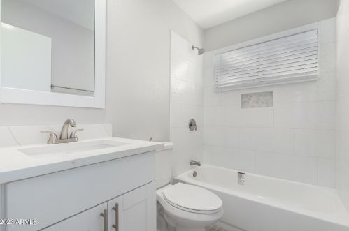 6514 Turquoise Ave, Glendale AZ 85302-1037 exterior