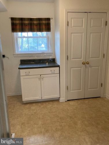 303 Orchard Cir, Hamilton VA  20158-9700 exterior