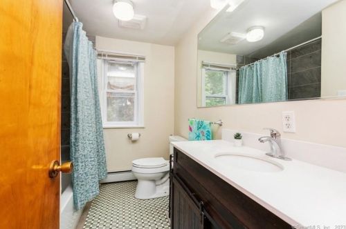 5 Pamela Dr, Wallingford CT  exterior