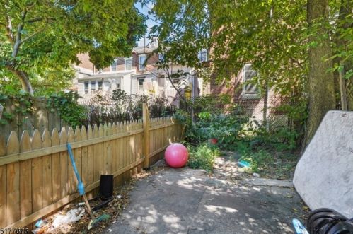 266 Hills Pl, Trenton NJ  08611-2811 exterior