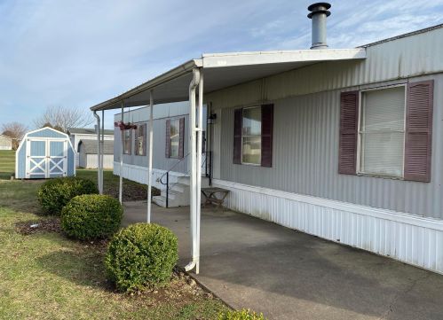 173 Oak Mnr, Ashville OH  43103-1096 exterior