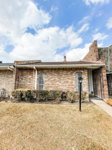 4428 Basswood Ln, Bellaire, TX 77401-3202