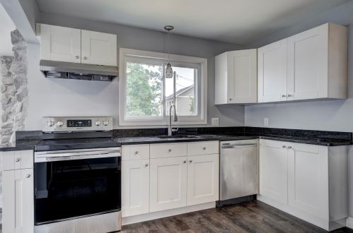 99 Lk Shr Dr, Northwood NH  03261-3707 exterior