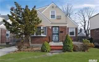 424 Emory Rd, Garden City, NY 11501-1019