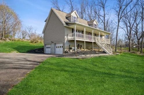 100 Loudon Dr, Fishkill NY  12524-1853 exterior